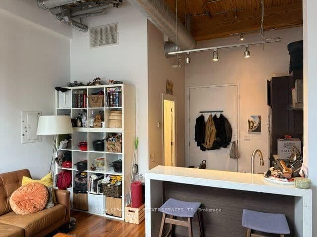 736 Dundas Street E, Unit 203 thumbnail 9