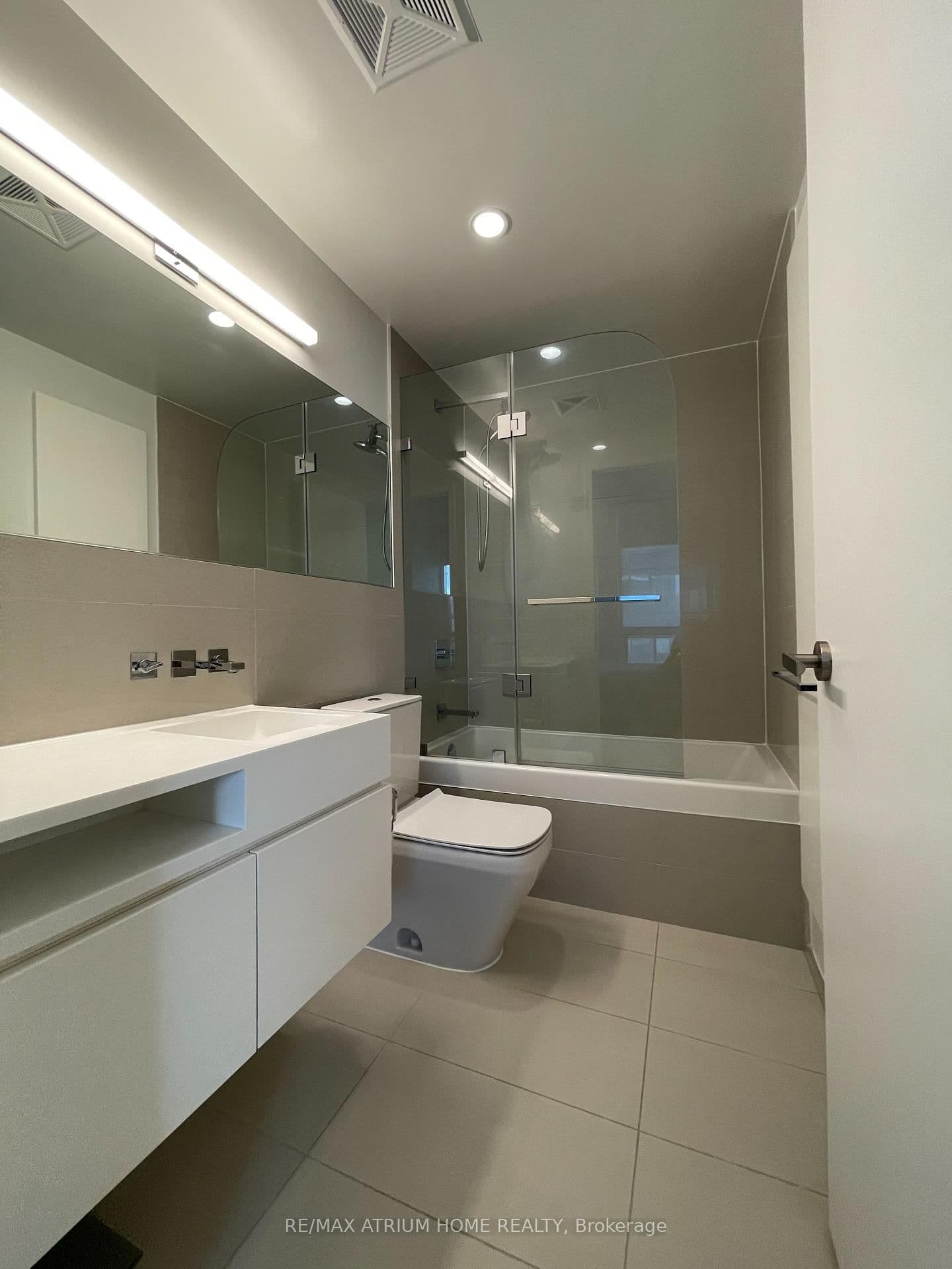 45 Charles Street E, Unit 3910 thumbnail 15