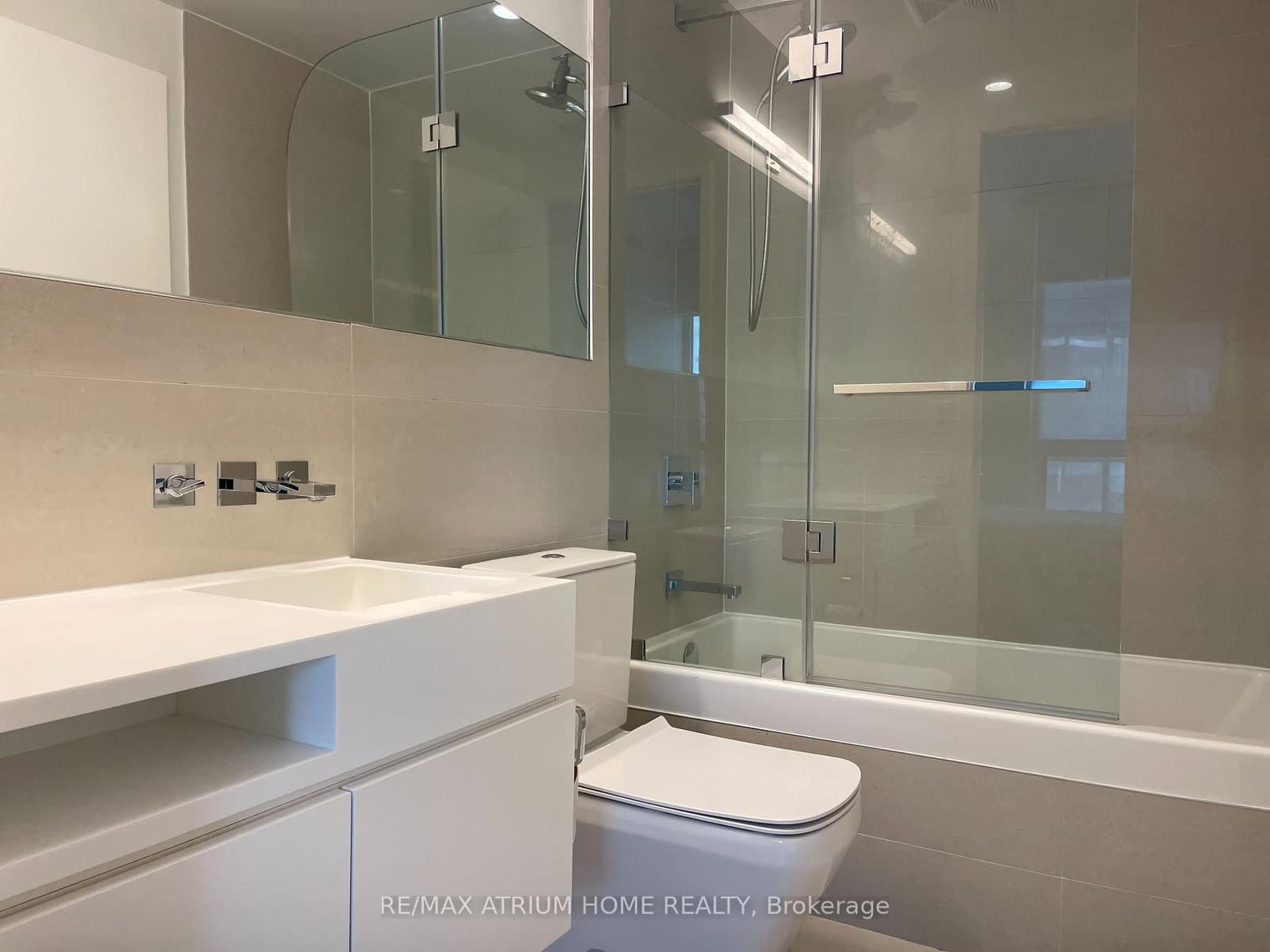45 Charles Street E, Unit 3910 thumbnail 16