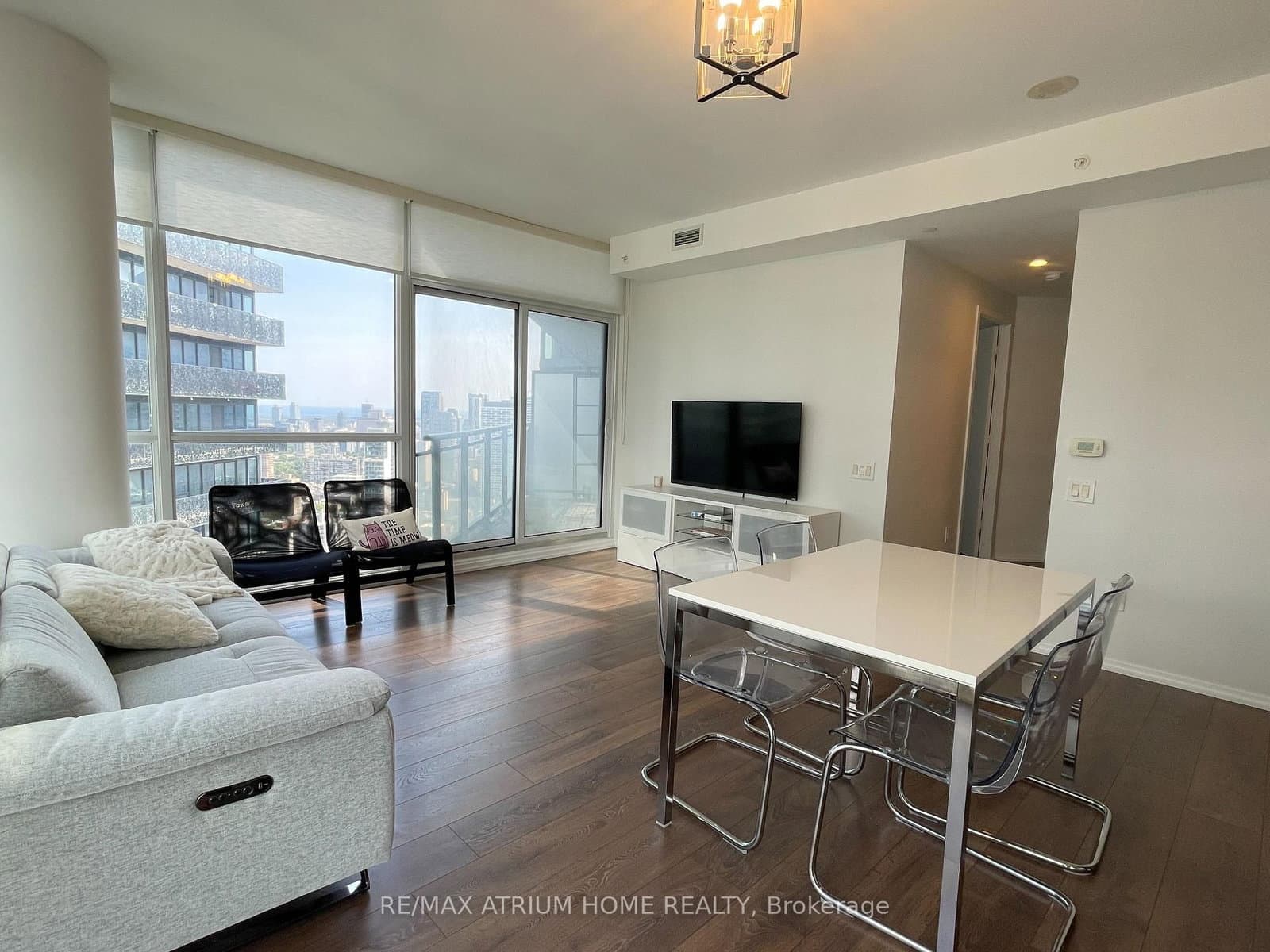 45 Charles Street E, Unit 3910 thumbnail 3