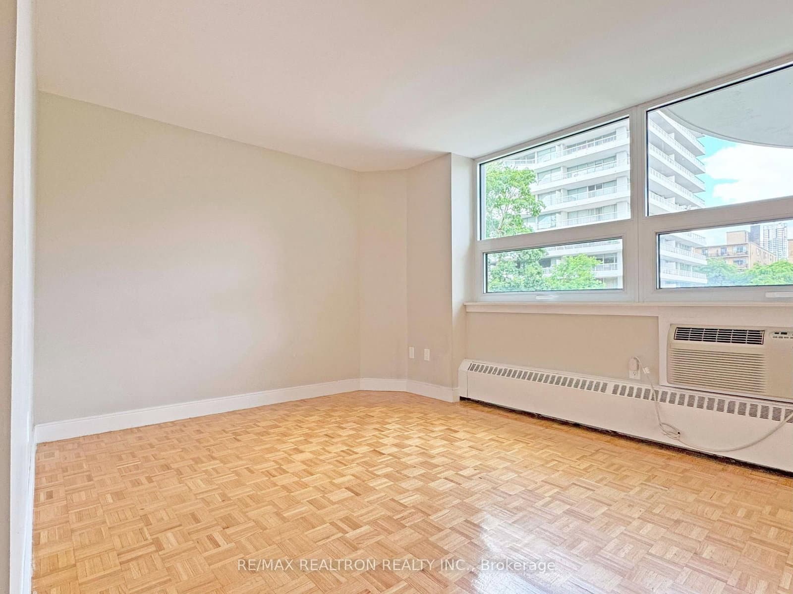 485 Huron Street, Unit 206 thumbnail 2