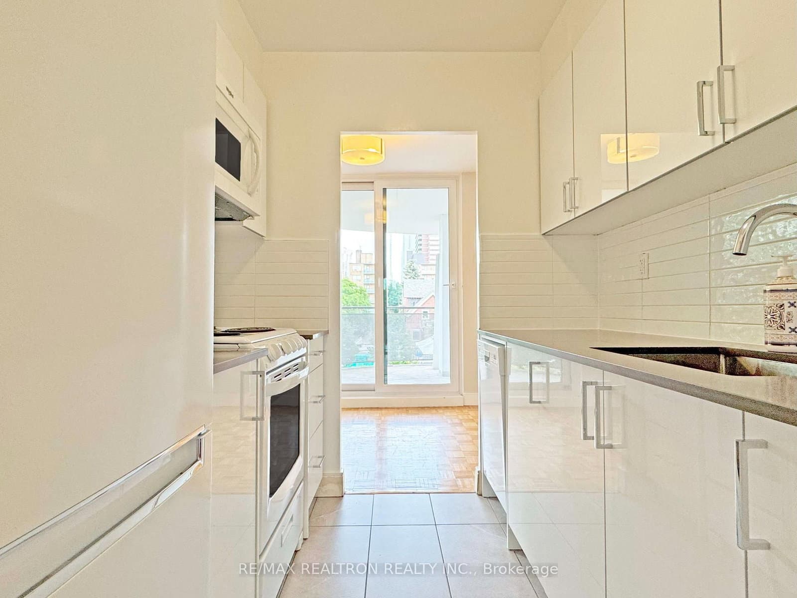485 Huron Street, Unit 206 thumbnail 6