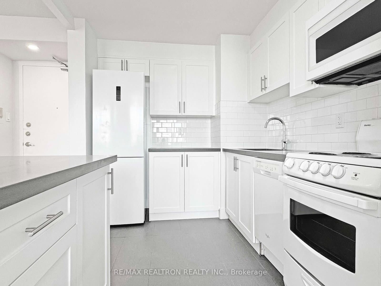 525 Eglinton Avenue E, Unit 903 thumbnail 5