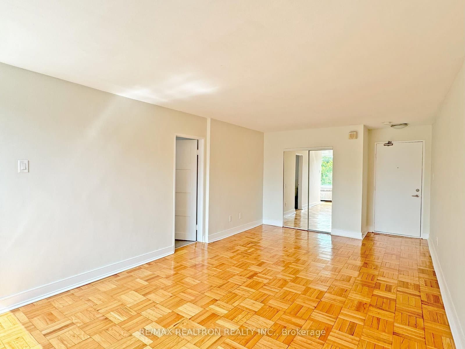 1545 Bathurst Street, Unit 402 thumbnail 2