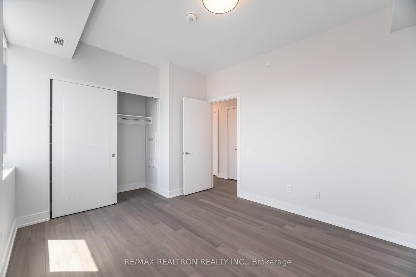 664 Spadina Avenue, Unit 710 thumbnail 16