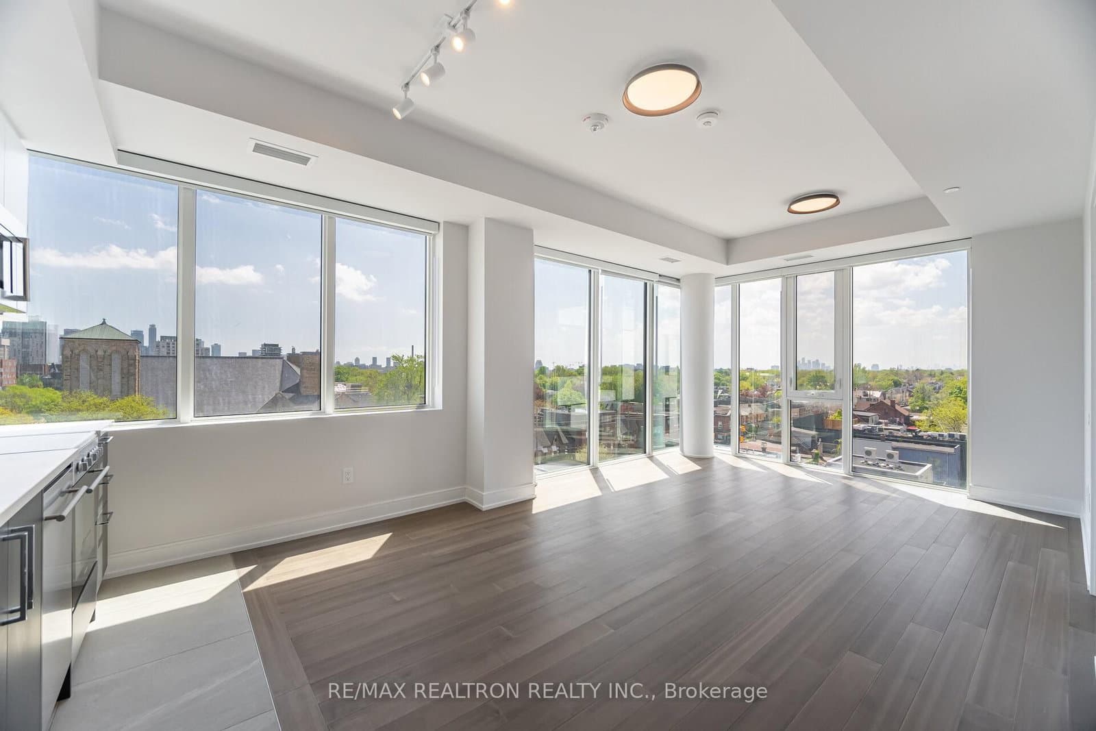 664 Spadina Avenue, Unit 710 thumbnail 5