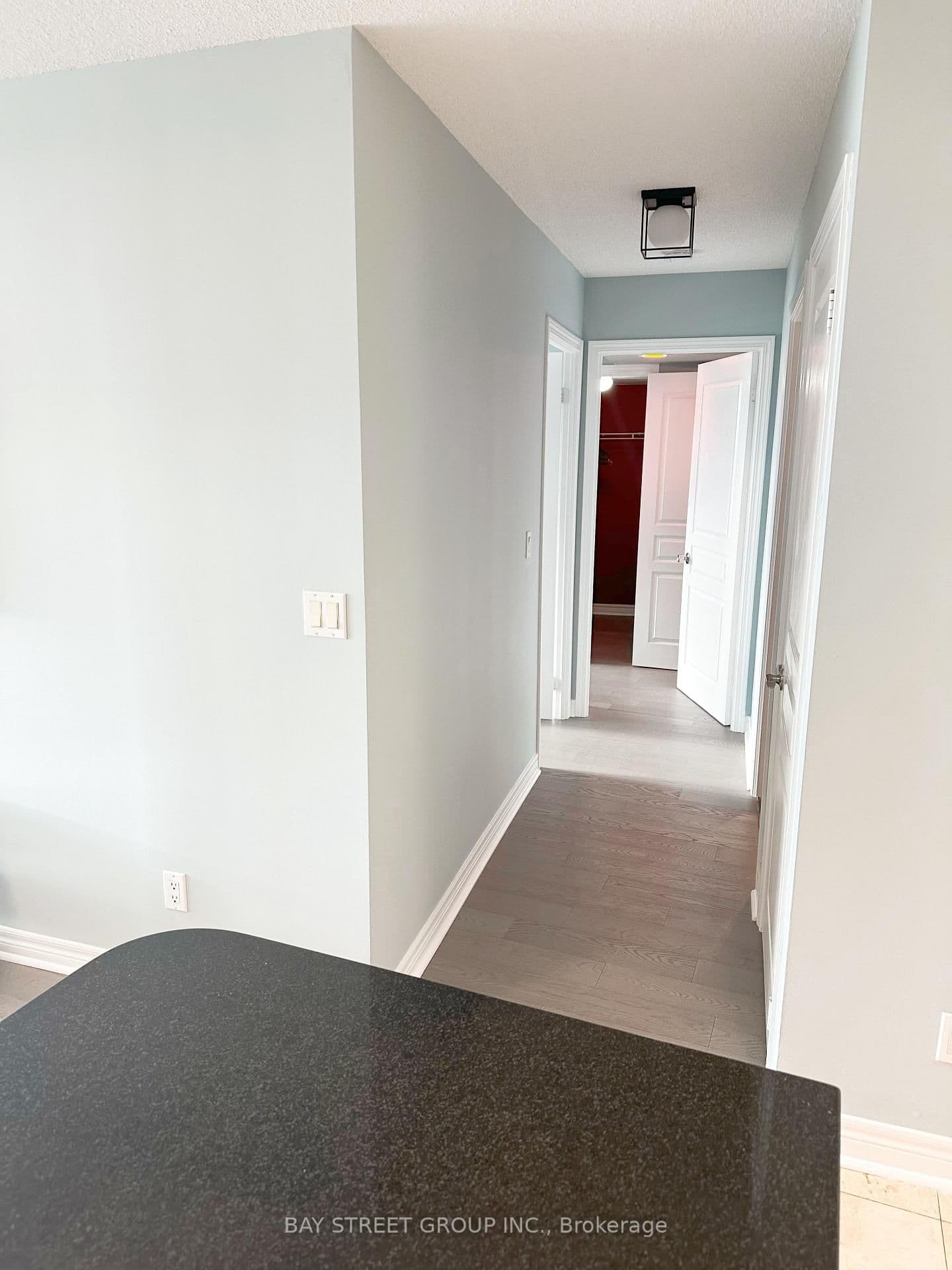 509 Beecroft Road, Unit 508 thumbnail 8