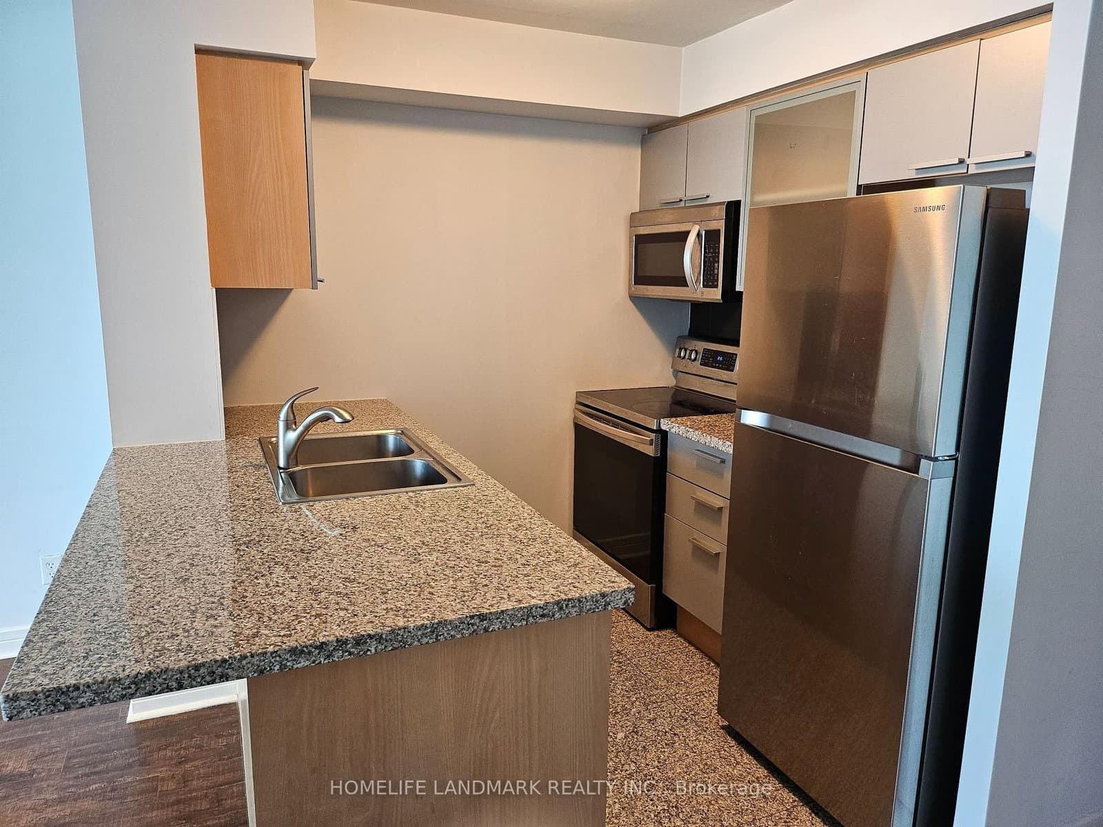 18 Harrison Garden Boulevard, Unit 2606 thumbnail 4
