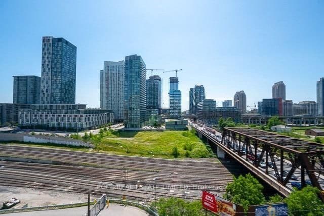 27 Bathurst Street, Unit 604W thumbnail 24
