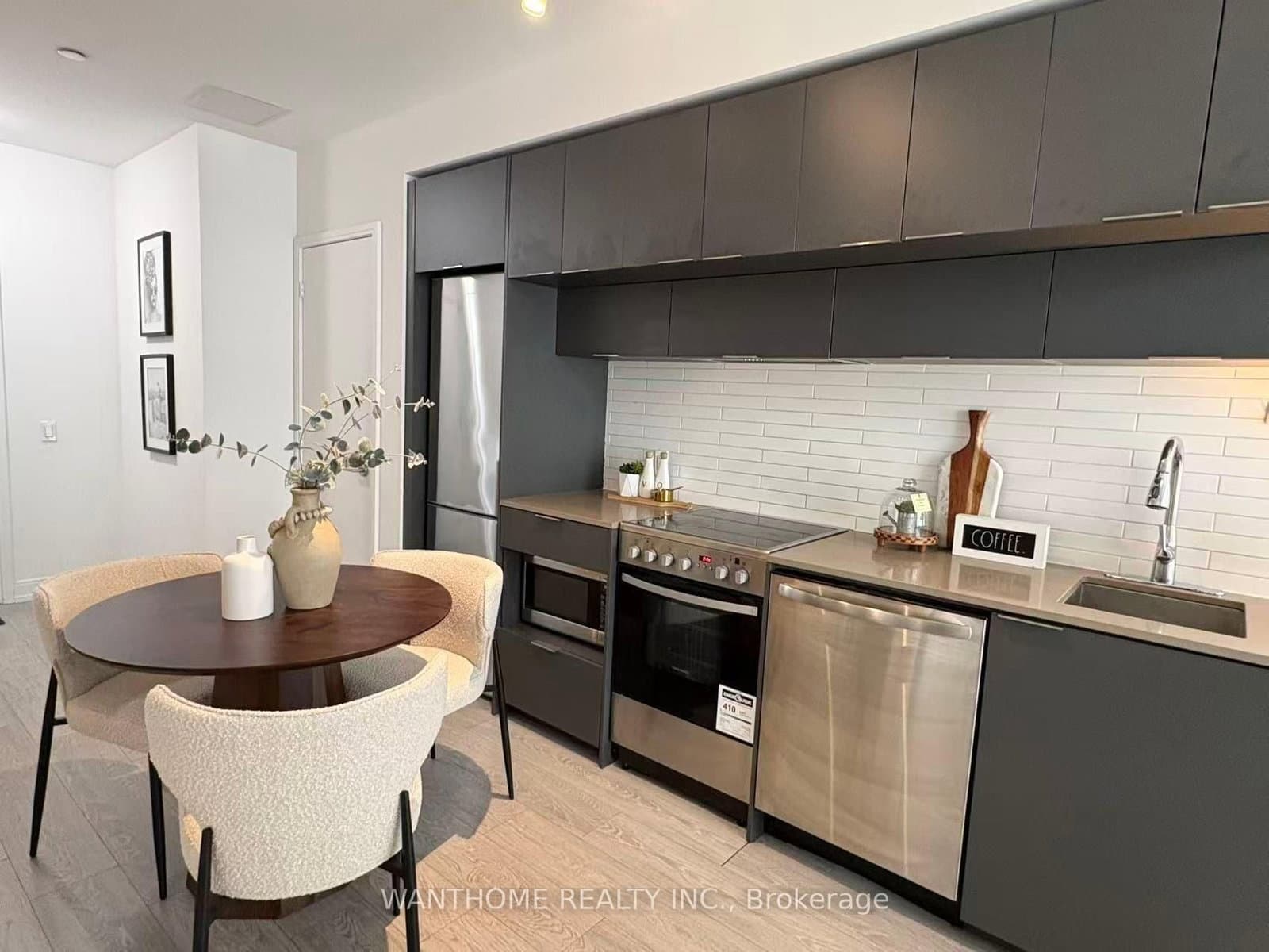 181 Dundas Street E, Unit 502 thumbnail 4