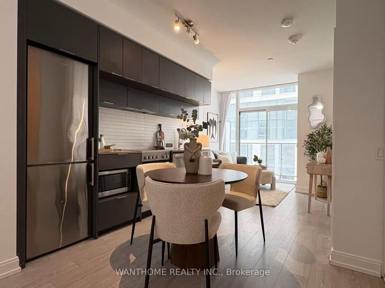181 Dundas Street E, Unit 502 thumbnail 5