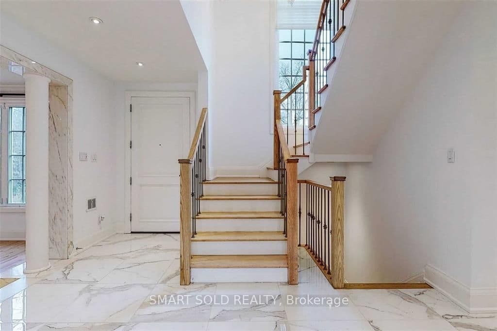 347 Cortleigh Boulevard thumbnail 16