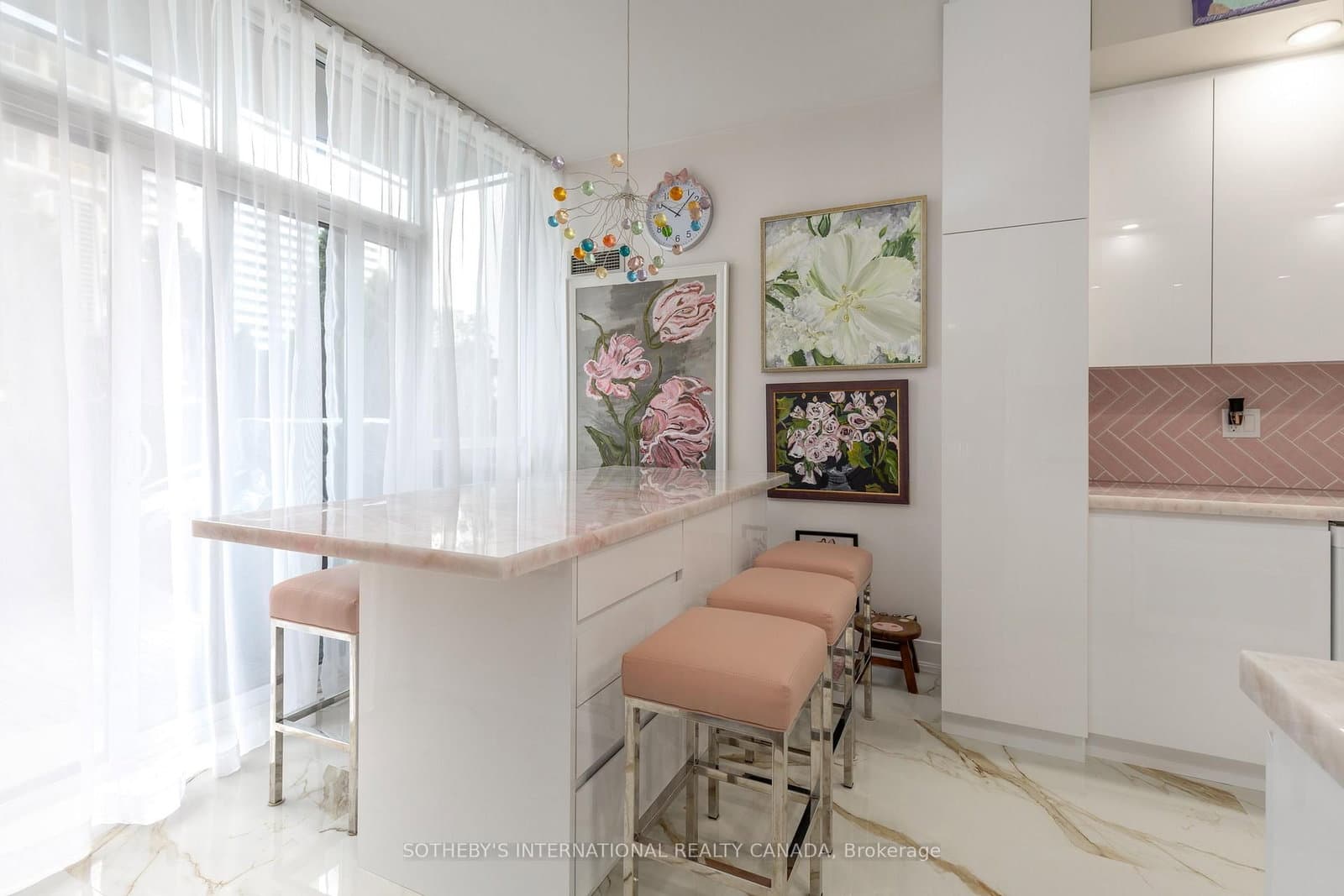 28 Linden Street, Unit 402 thumbnail 9