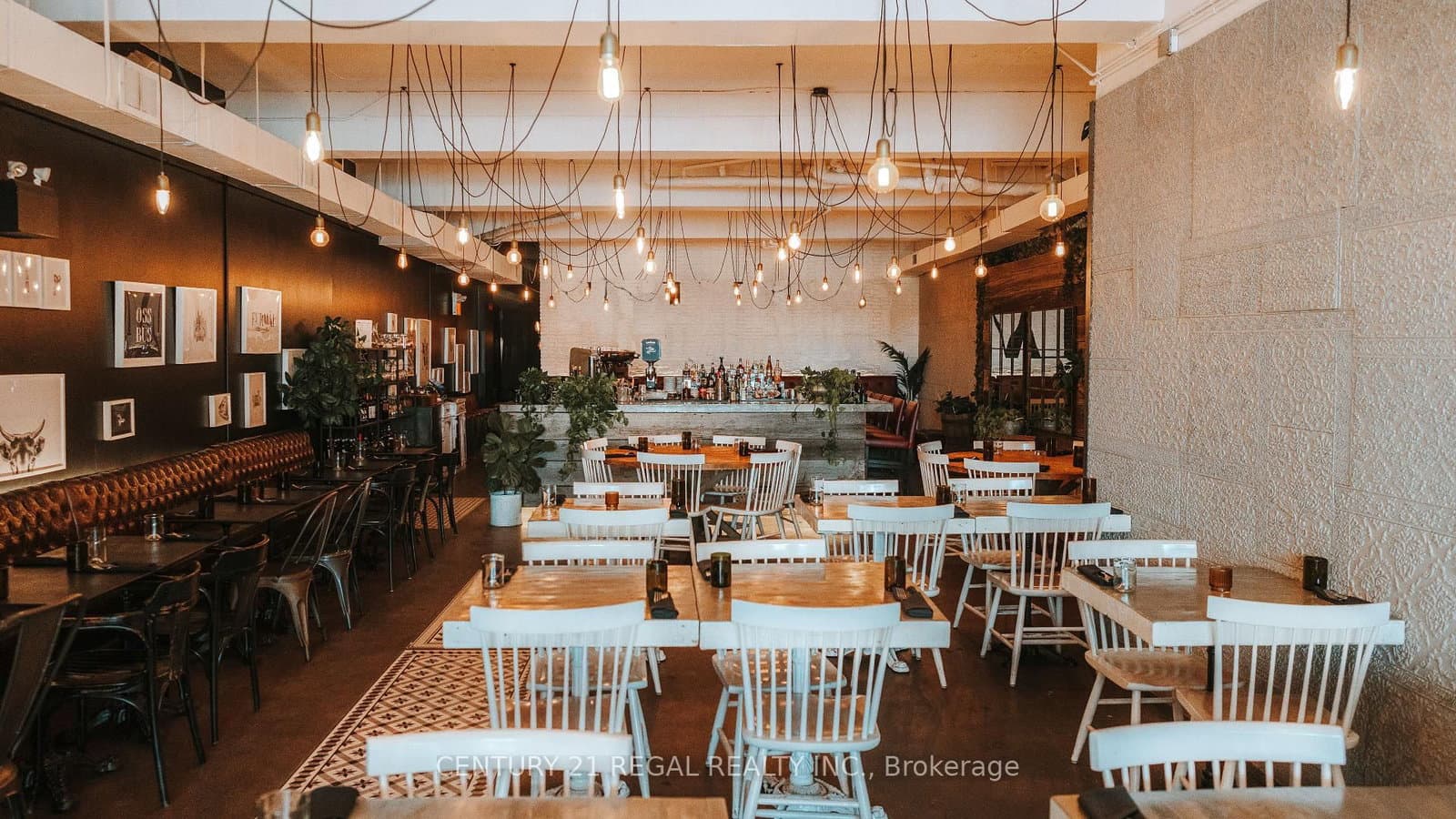 791 Dundas Street W - Image 1