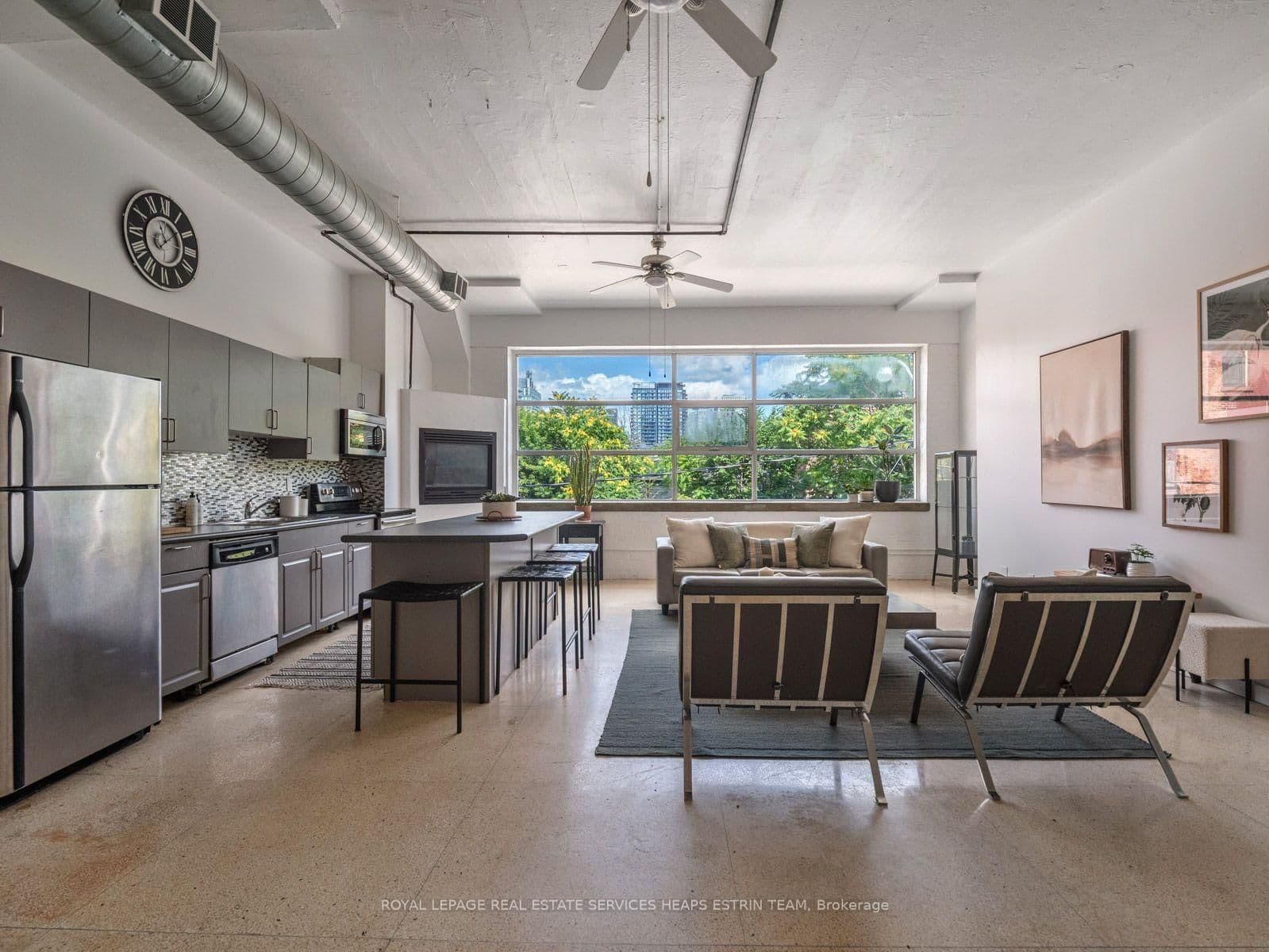 365 Dundas Street E, Unit 207 thumbnail 2