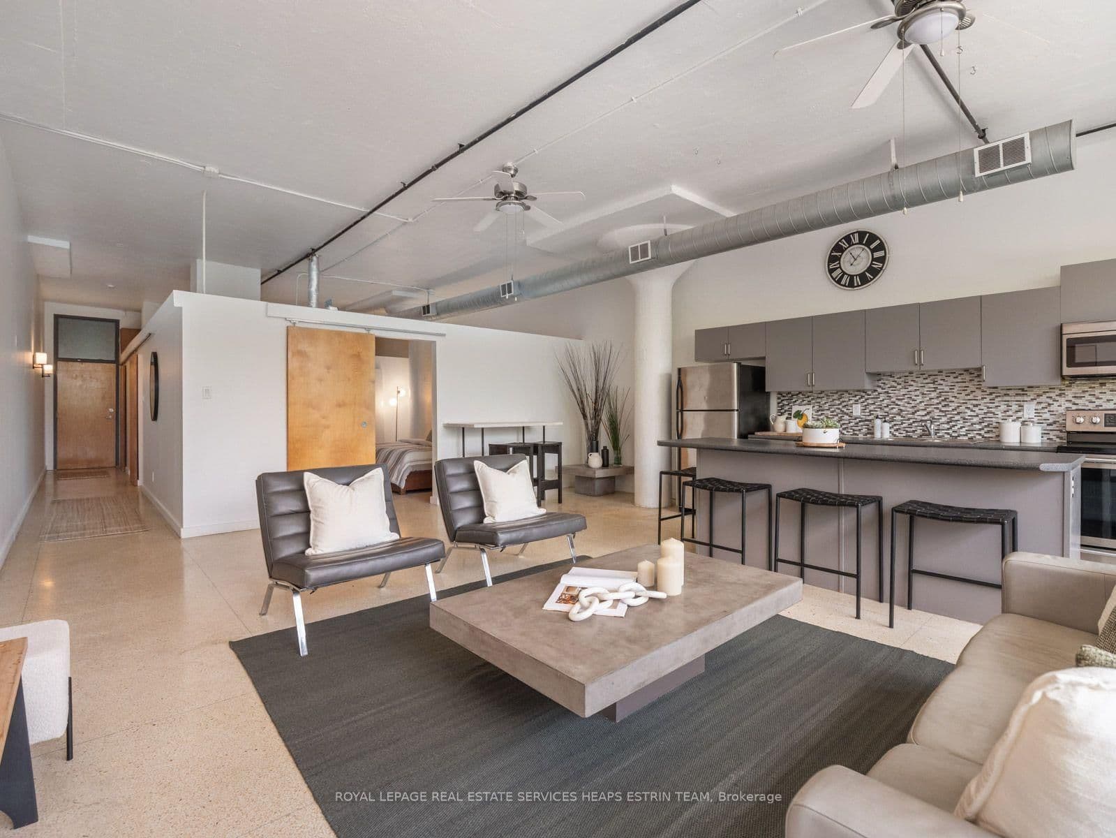 365 Dundas Street E, Unit 207 thumbnail 3