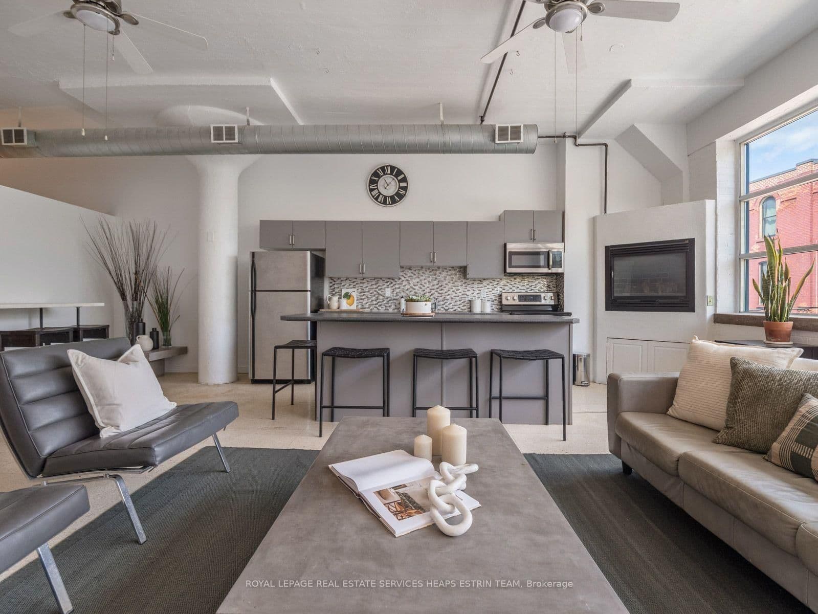 365 Dundas Street E, Unit 207 thumbnail 4