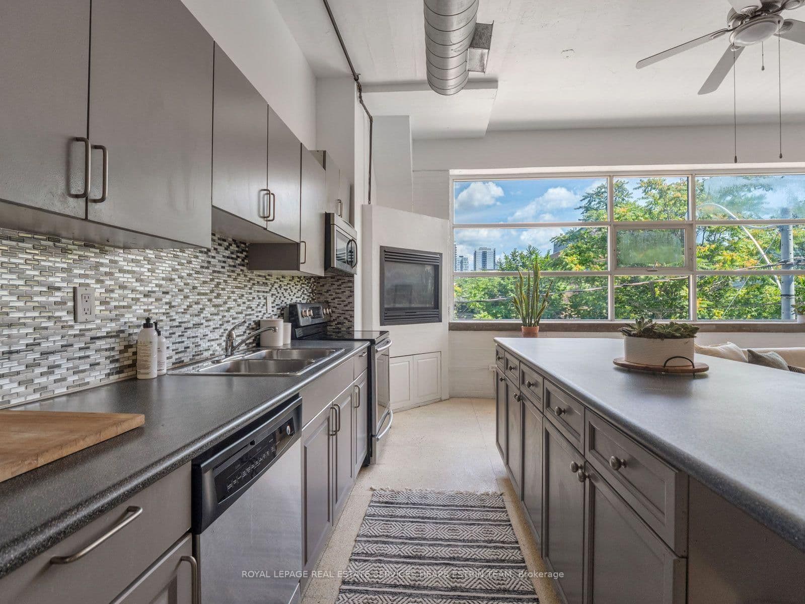 365 Dundas Street E, Unit 207 thumbnail 8