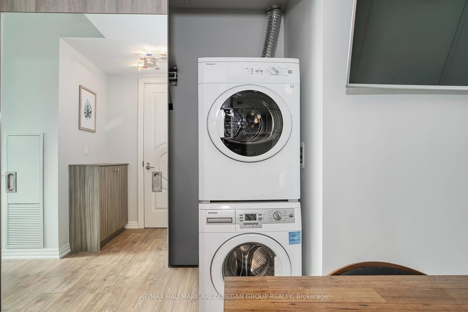 88 Blue Jays Way, Unit 1806 thumbnail 10