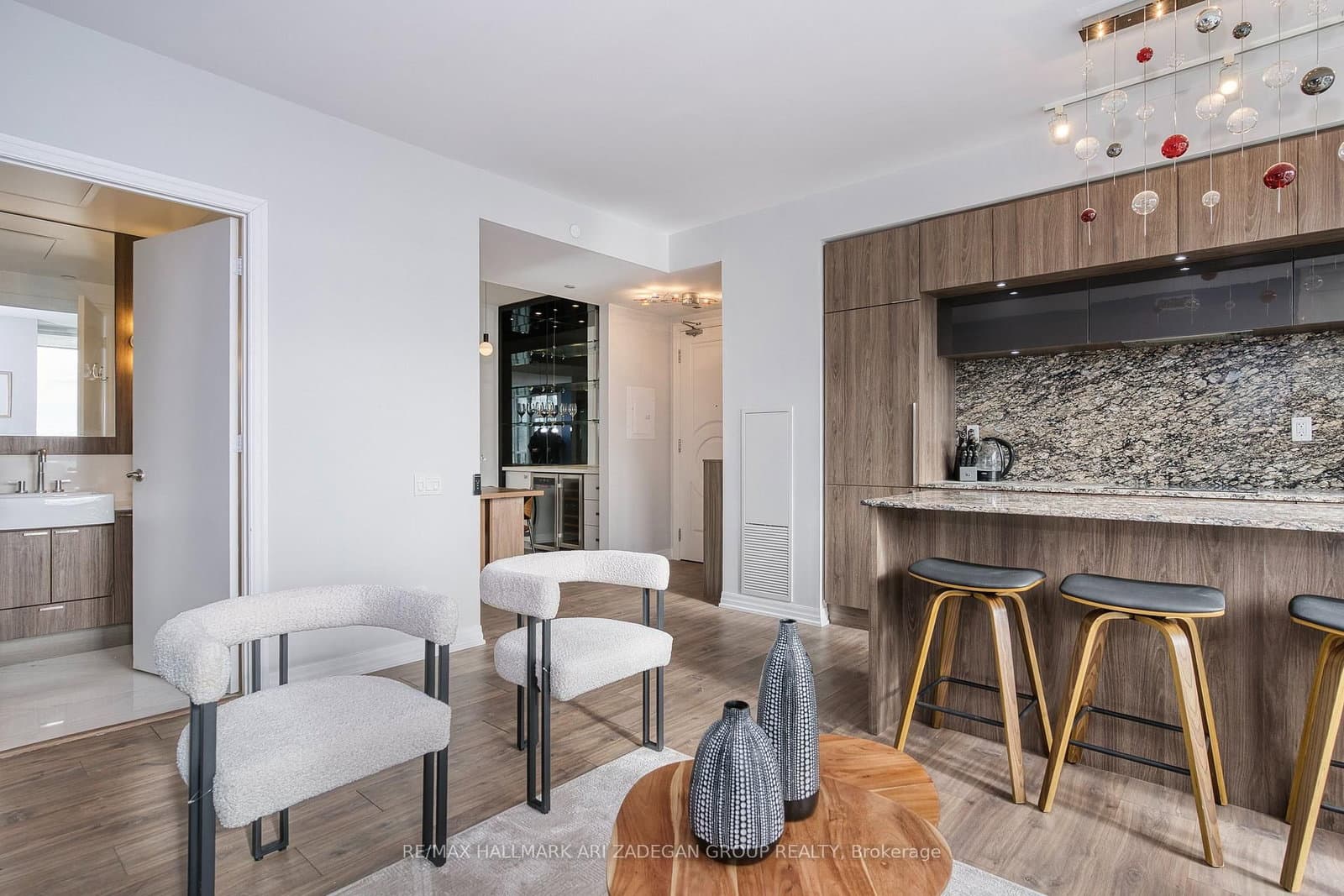 88 Blue Jays Way, Unit 1806 thumbnail 13