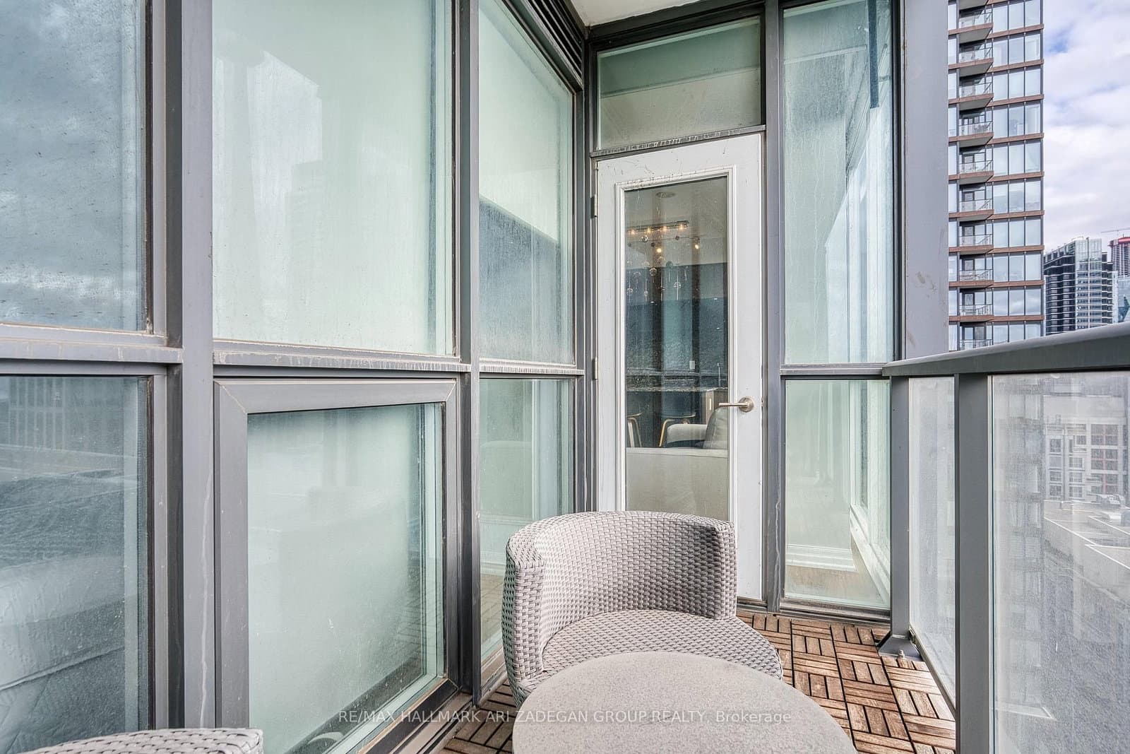 88 Blue Jays Way, Unit 1806 thumbnail 20