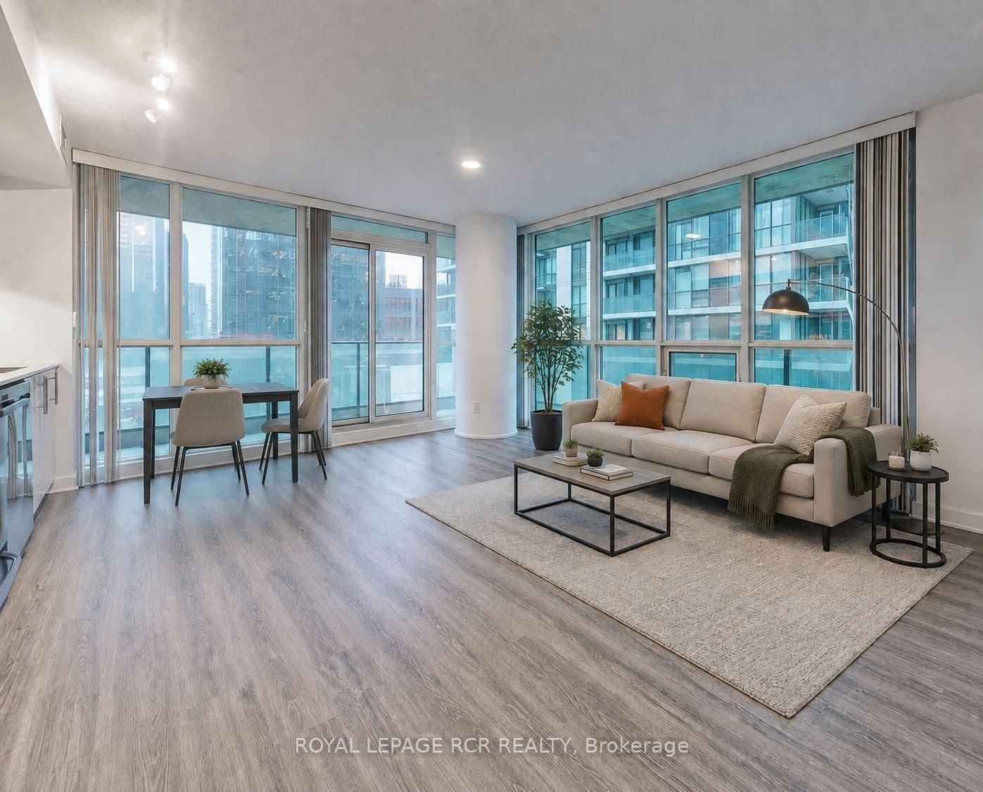 33 Bay Street, Unit 904 thumbnail 2