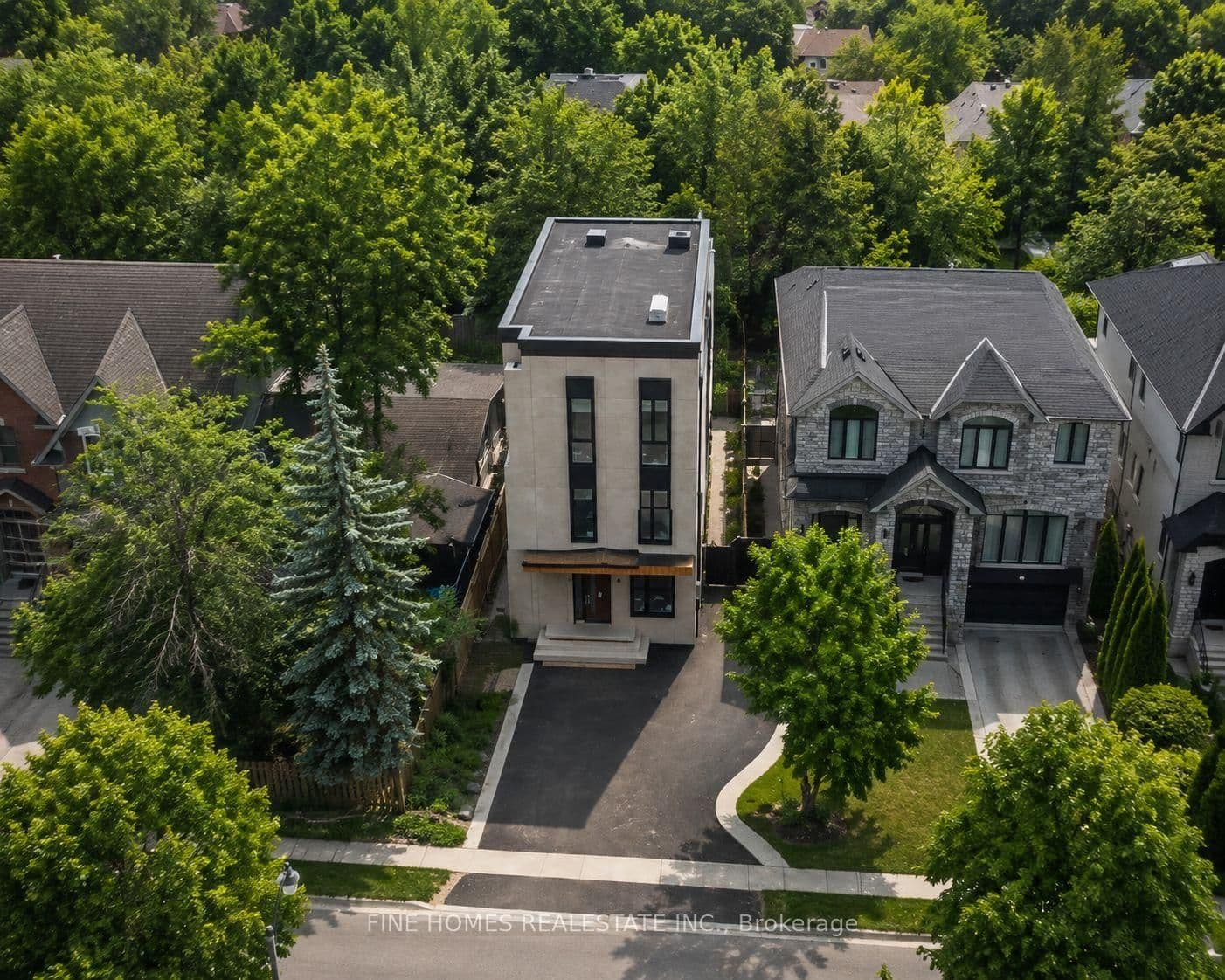 47 Yonge Boulevard - Image 1