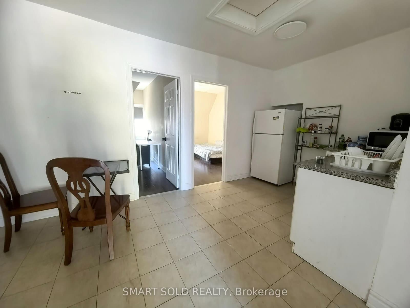 Upper 437 Bathurst Street thumbnail 9