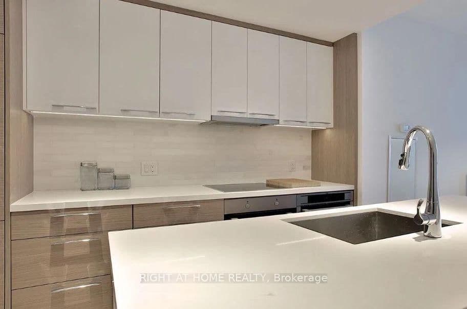 488 University Avenue, Unit 4208 thumbnail 2