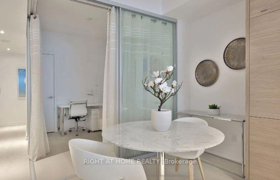 488 University Avenue, Unit 4208 thumbnail 5