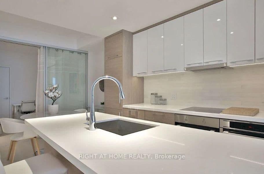 488 University Avenue, Unit 4208 thumbnail 7