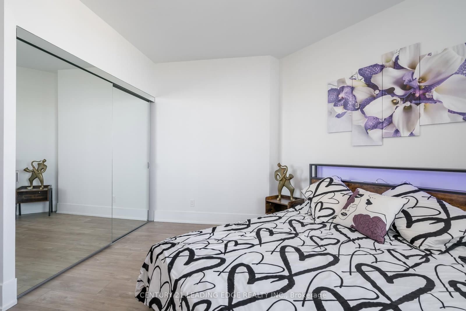 1 Edgewater Drive, Unit 919 thumbnail 15