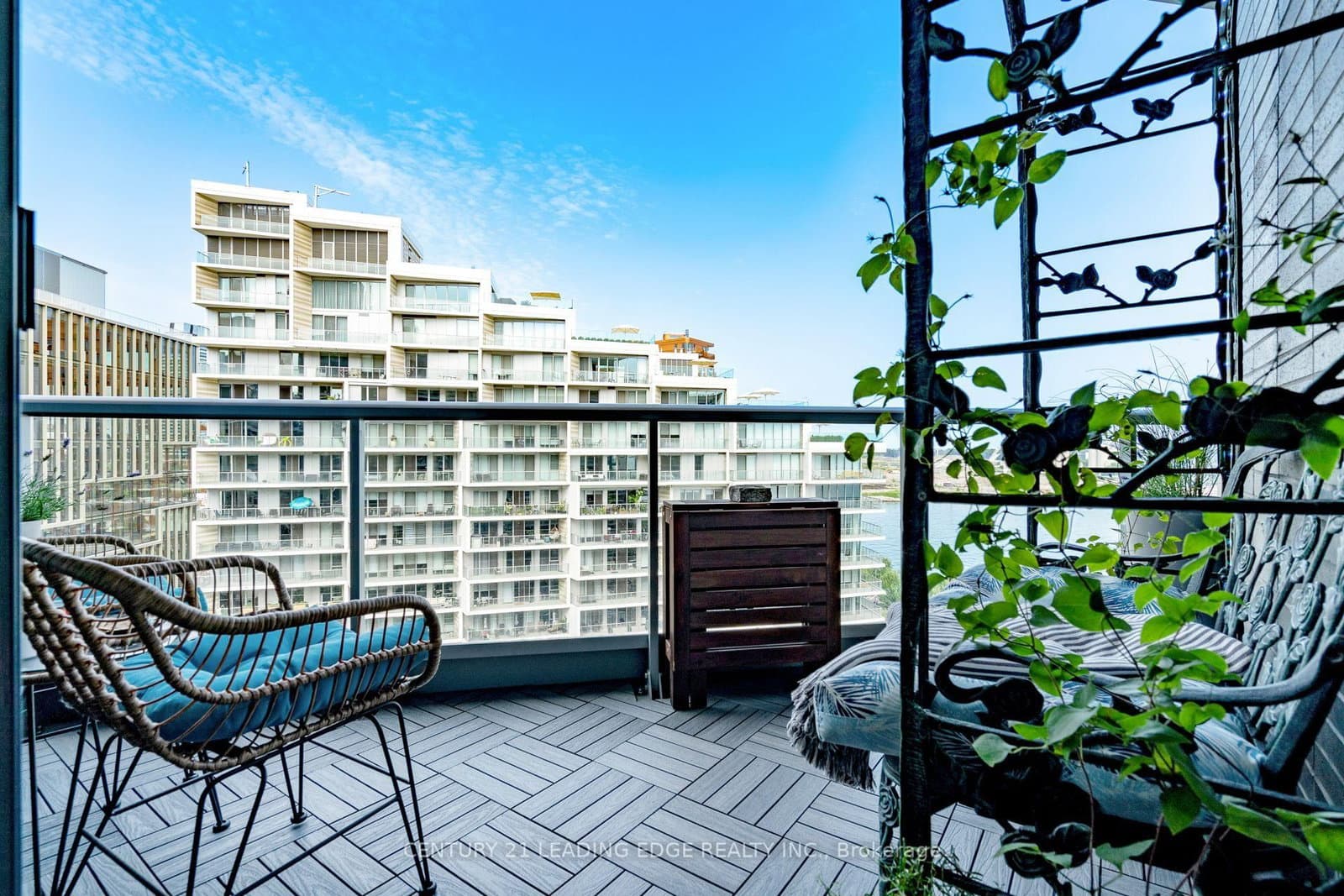 1 Edgewater Drive, Unit 919 thumbnail 19