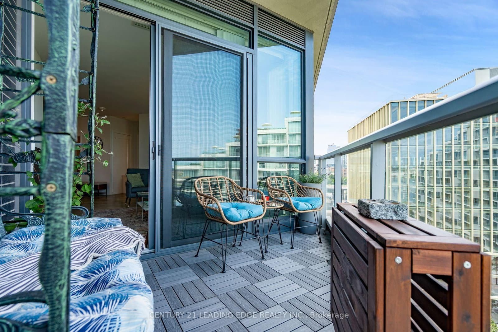 1 Edgewater Drive, Unit 919 thumbnail 20