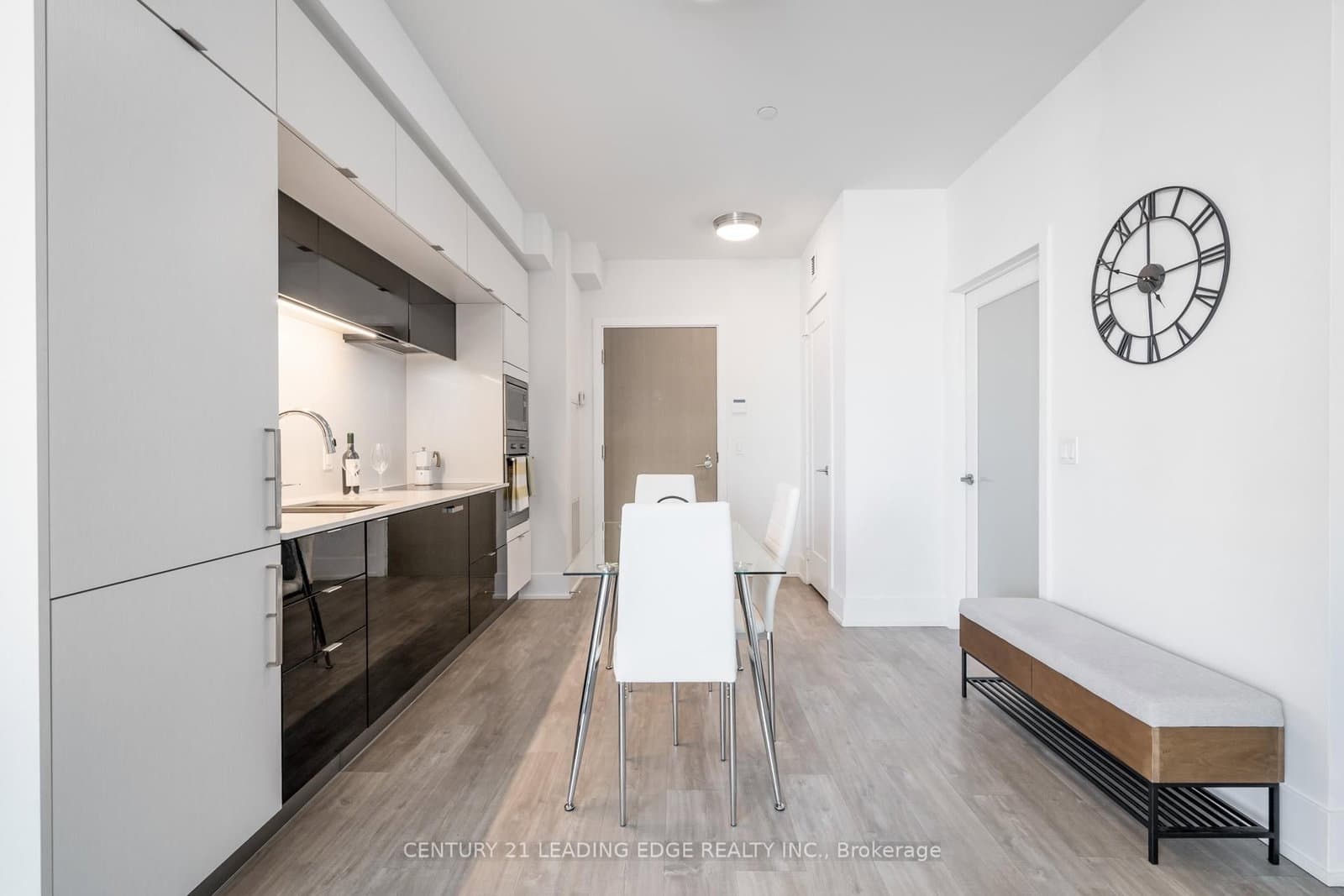 1 Edgewater Drive, Unit 919 thumbnail 8