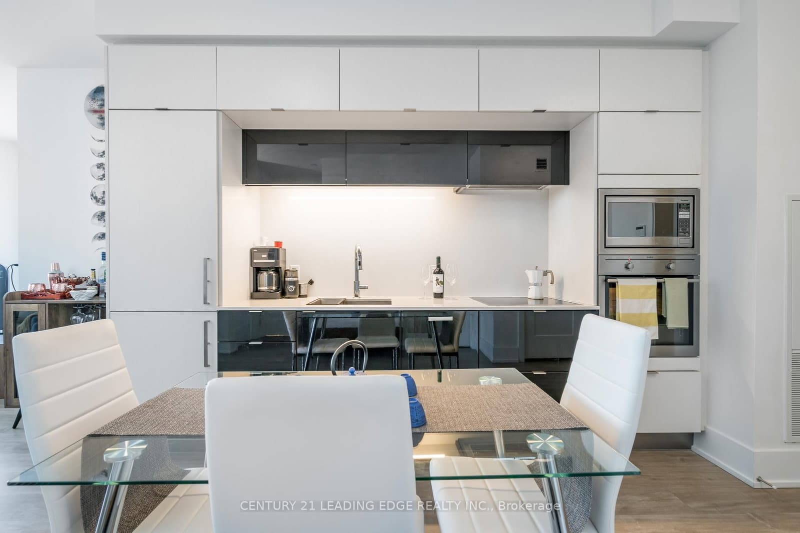 1 Edgewater Drive, Unit 919 thumbnail 9