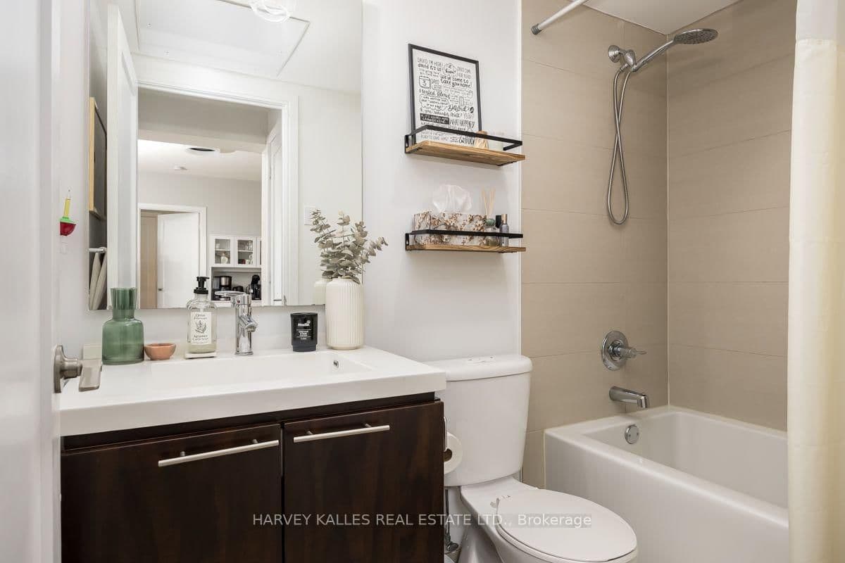 70 Roehampton Avenue, Unit 813 thumbnail 16