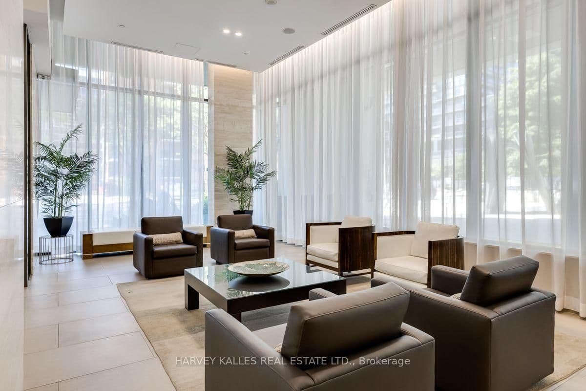 70 Roehampton Avenue, Unit 813 thumbnail 3