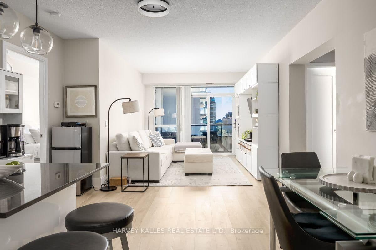 70 Roehampton Avenue, Unit 813 thumbnail 4