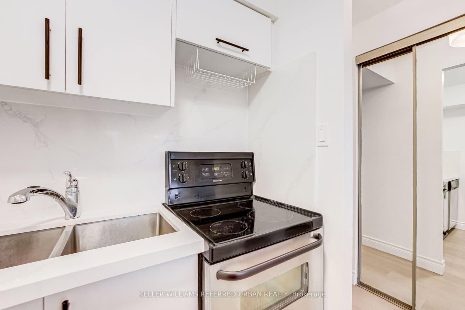 633 Bay Street, Unit 2602 thumbnail 18