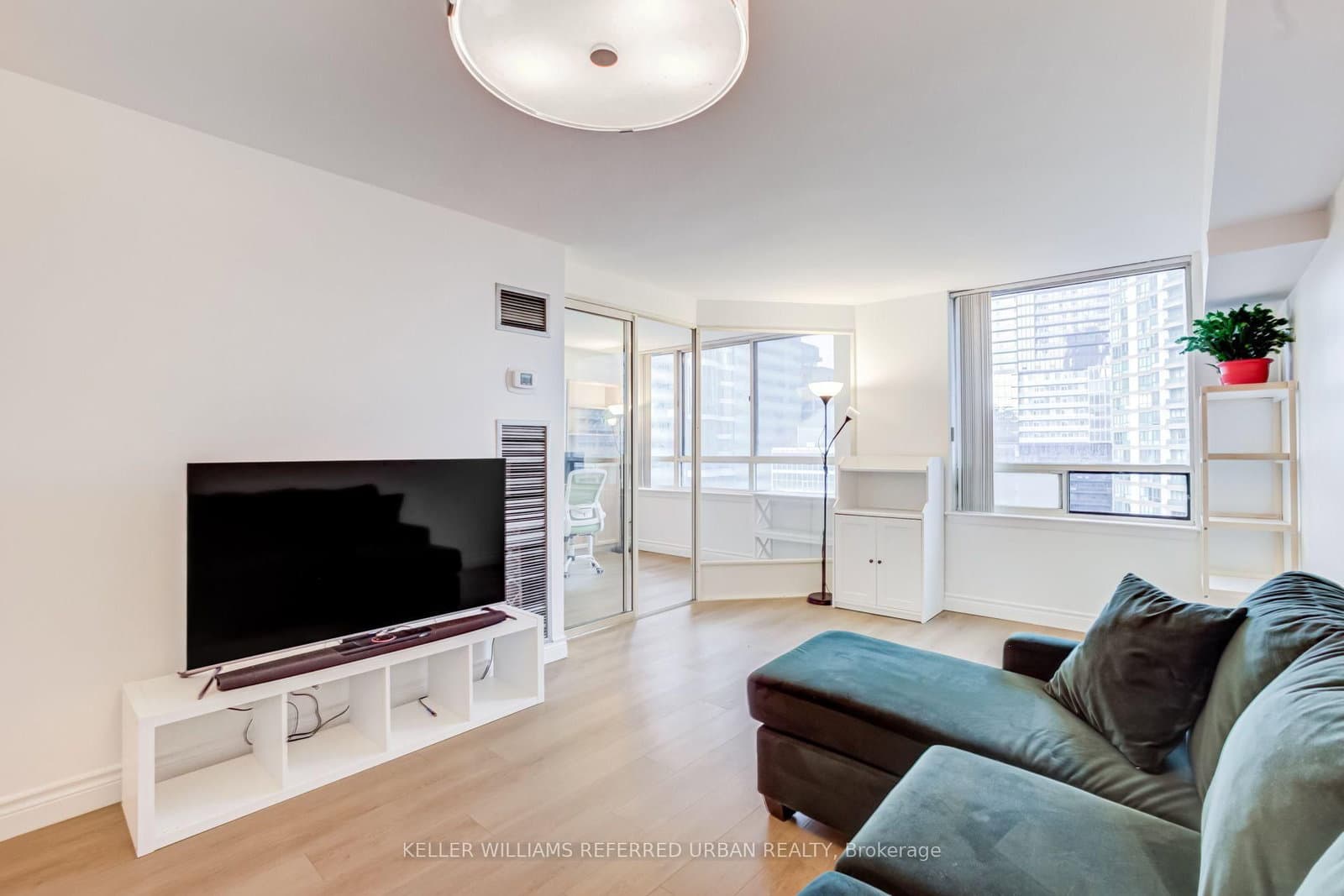 633 Bay Street, Unit 2602 thumbnail 9
