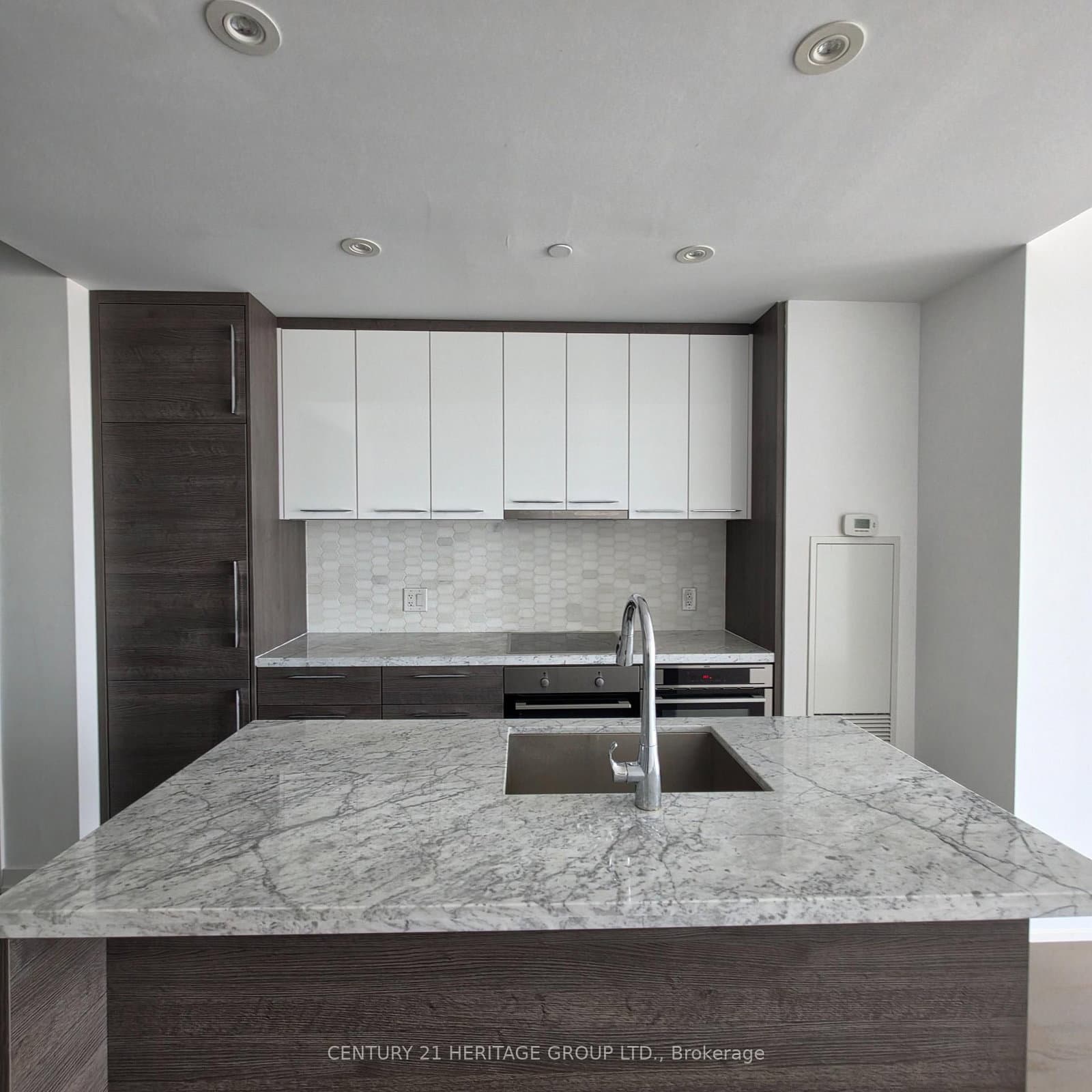 488 University Avenue, Unit 3005 thumbnail 14