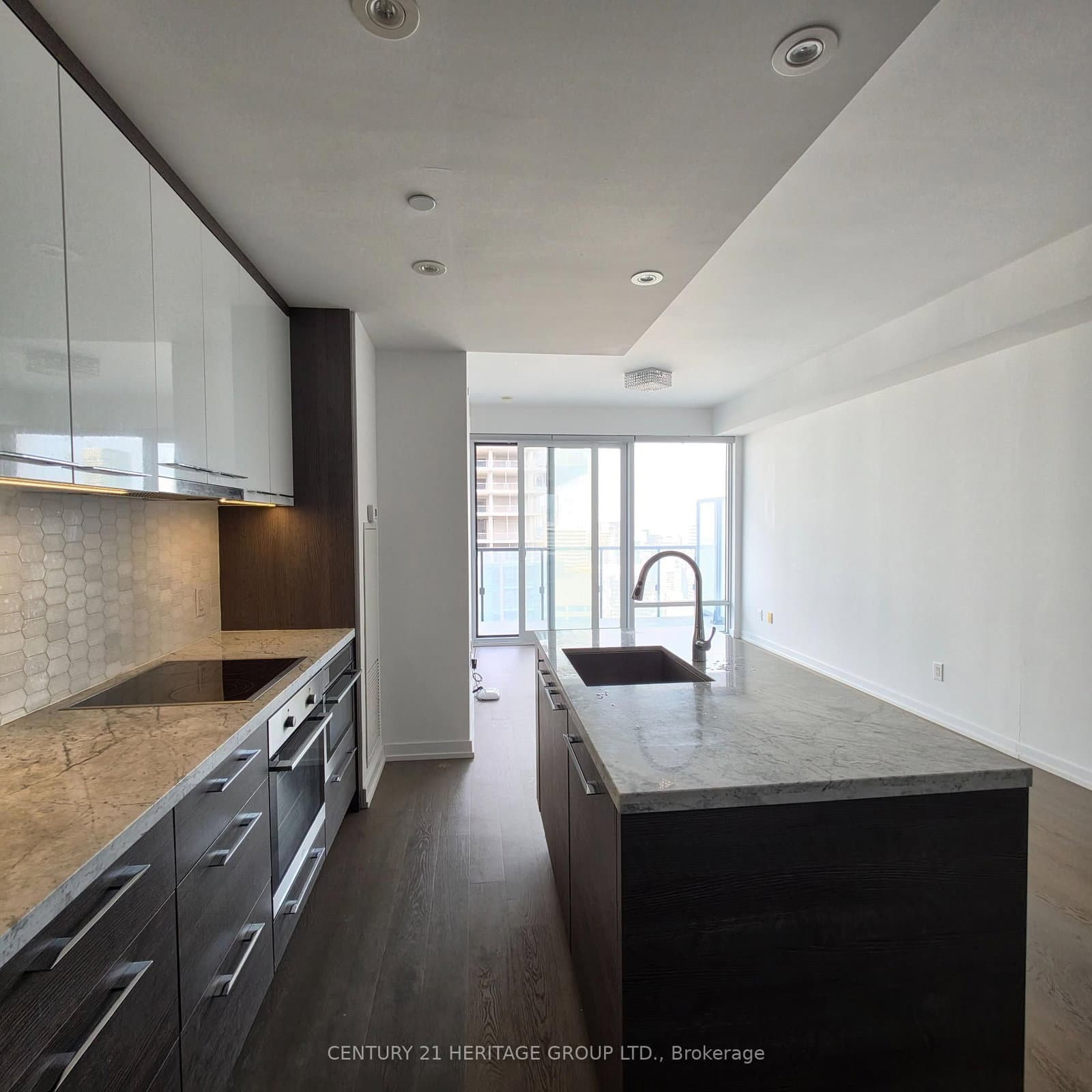 488 University Avenue, Unit 3005 thumbnail 4