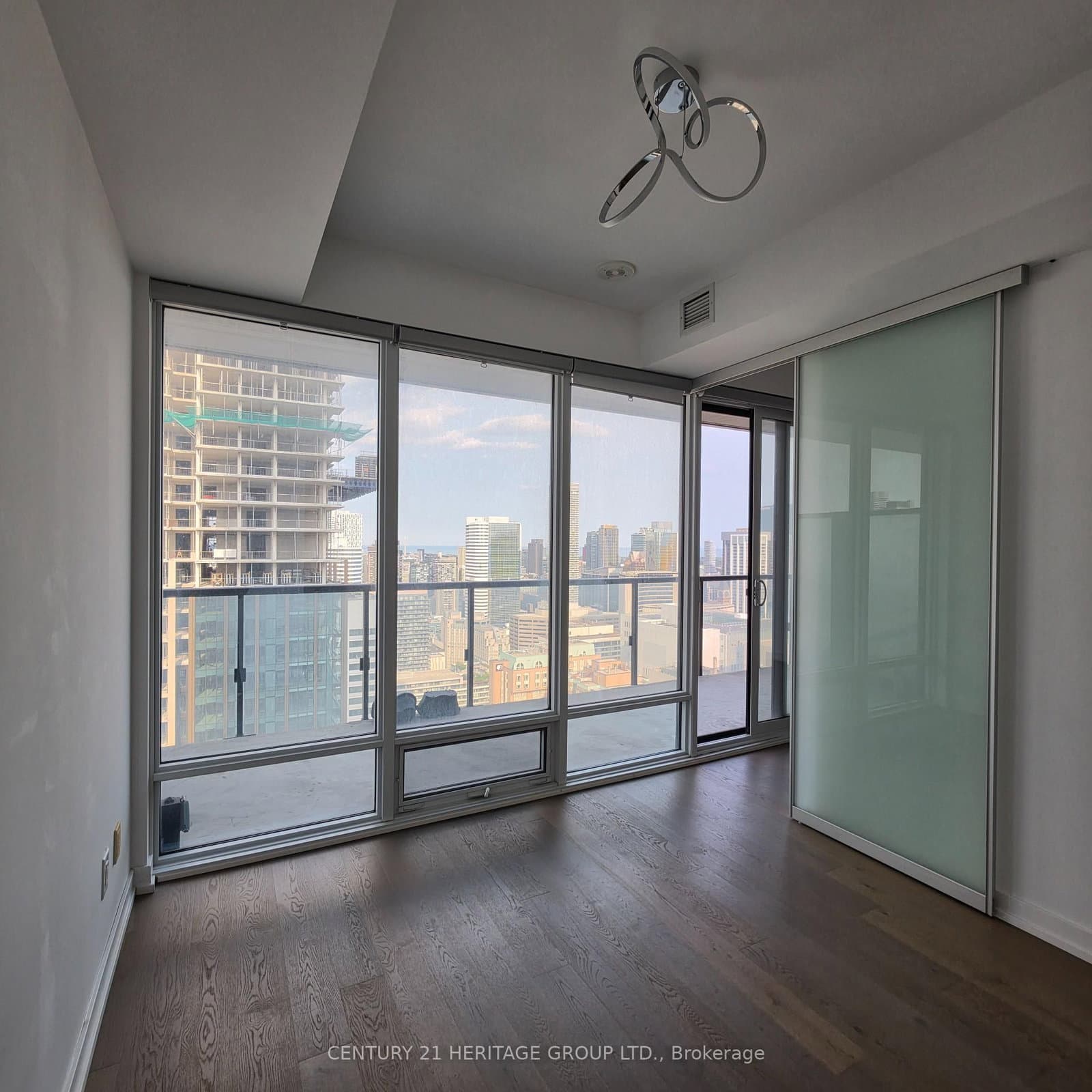 488 University Avenue, Unit 3005 thumbnail 5