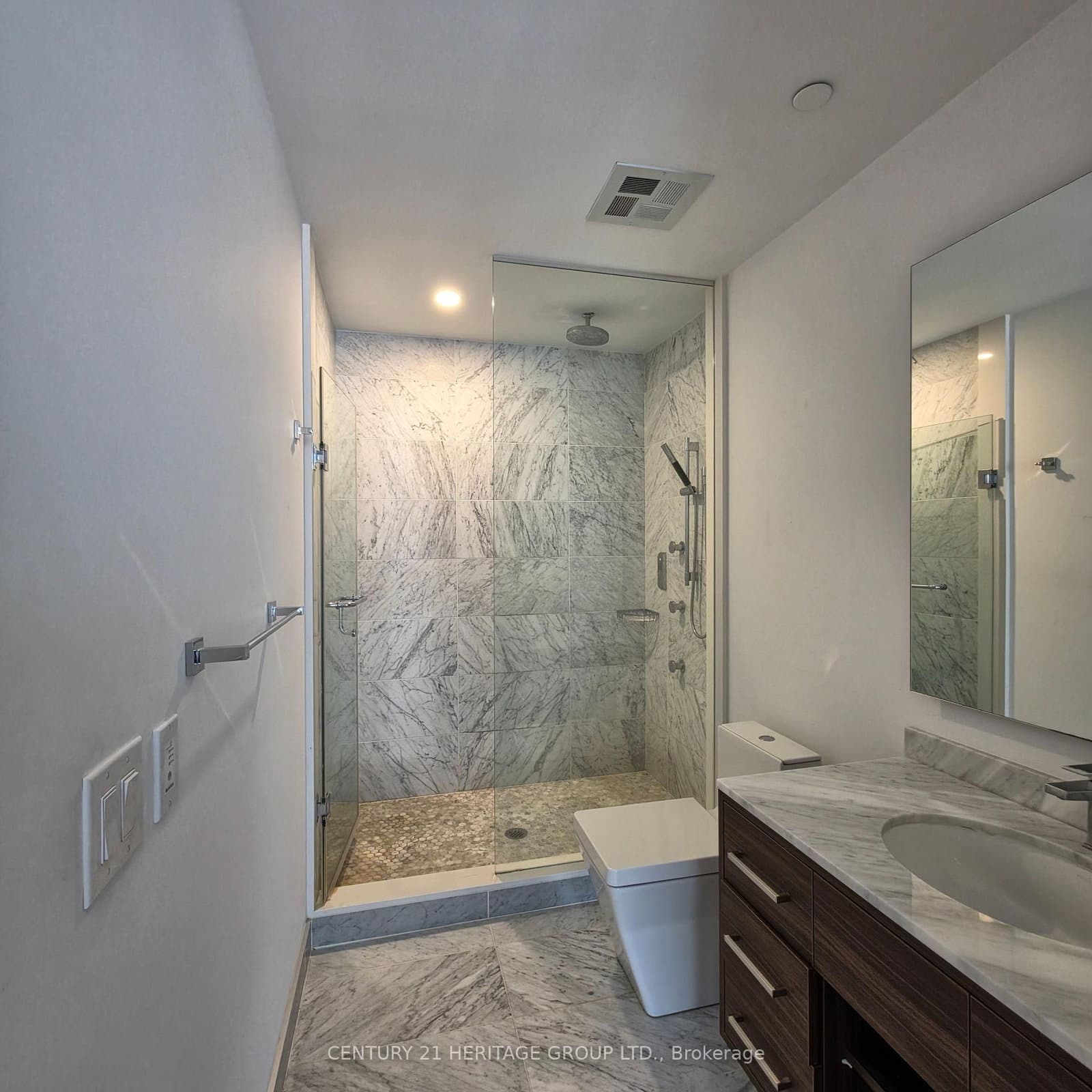 488 University Avenue, Unit 3005 thumbnail 7