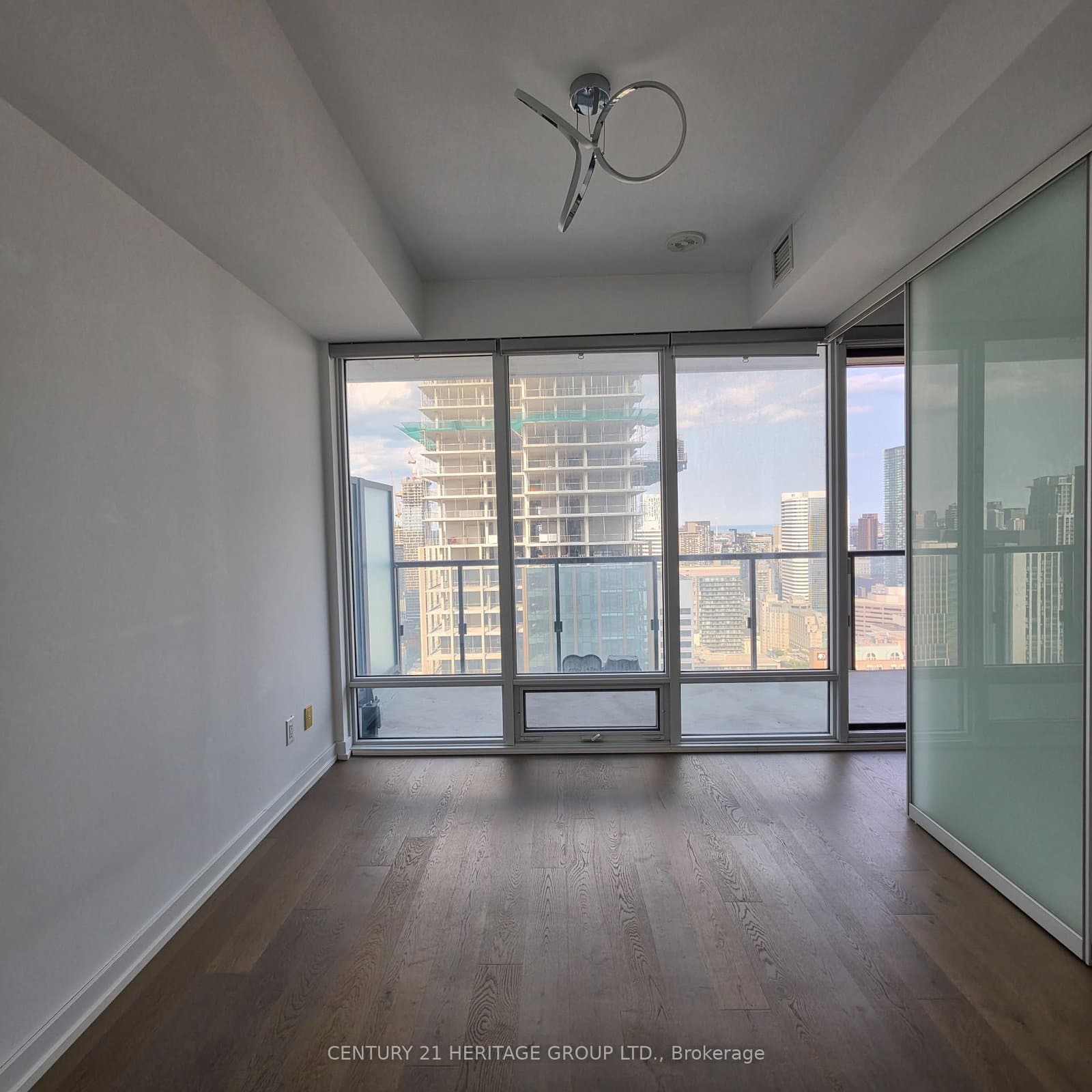 488 University Avenue, Unit 3005 thumbnail 8