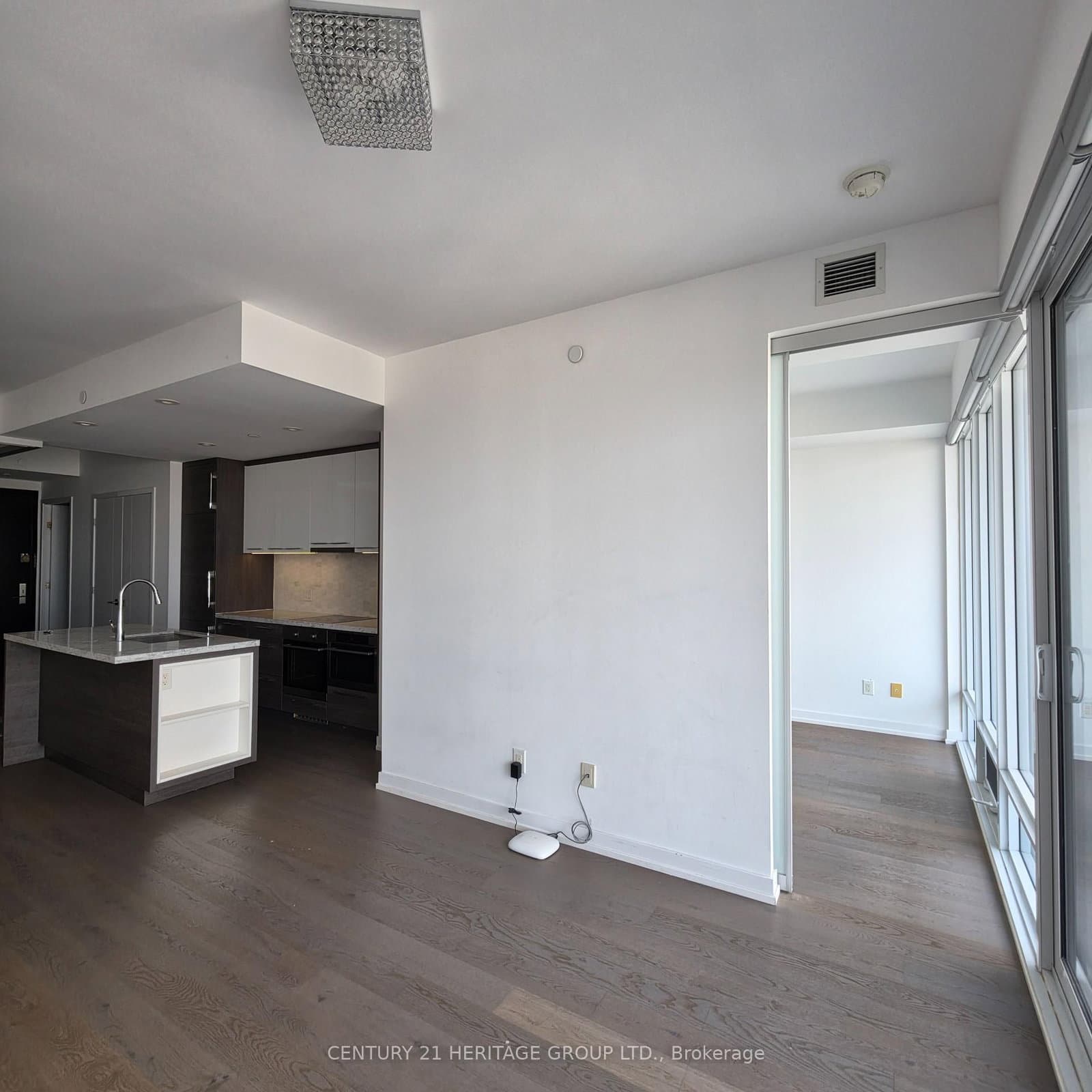 488 University Avenue, Unit 3005 thumbnail 9