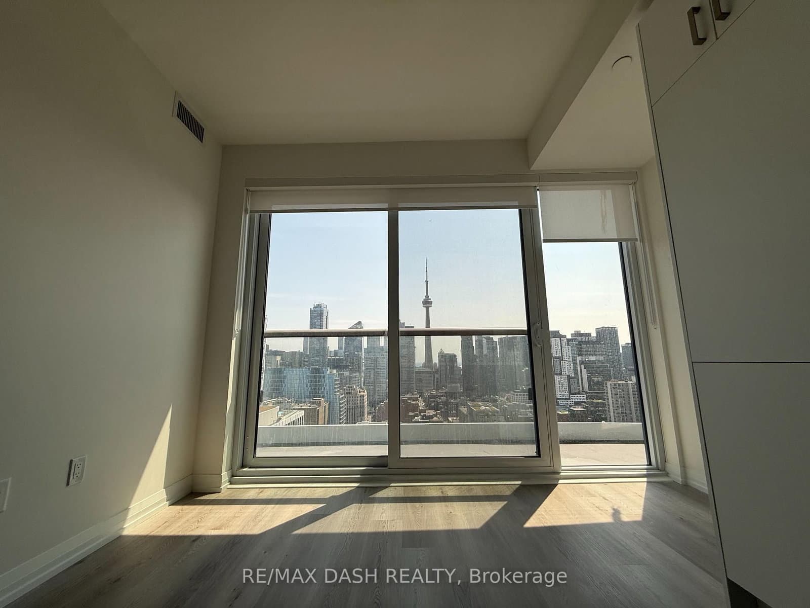 280 Dundas Street W, Unit 2709 thumbnail 8