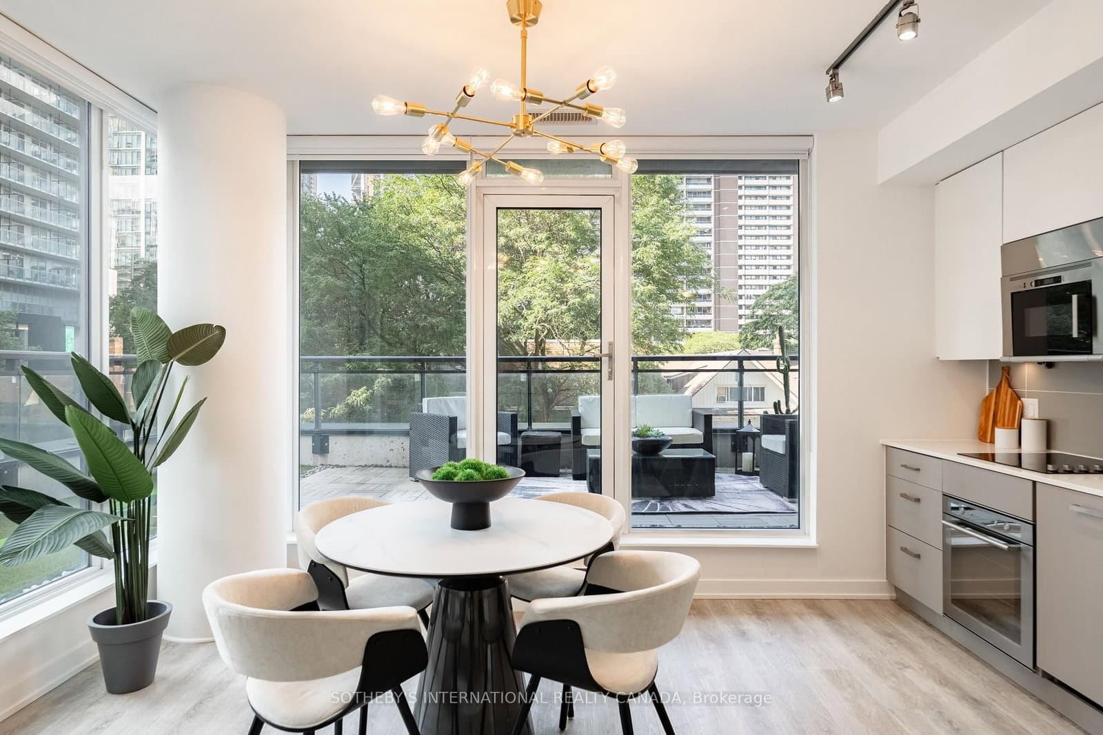 17 Dundonald Street, Unit 302 thumbnail 12