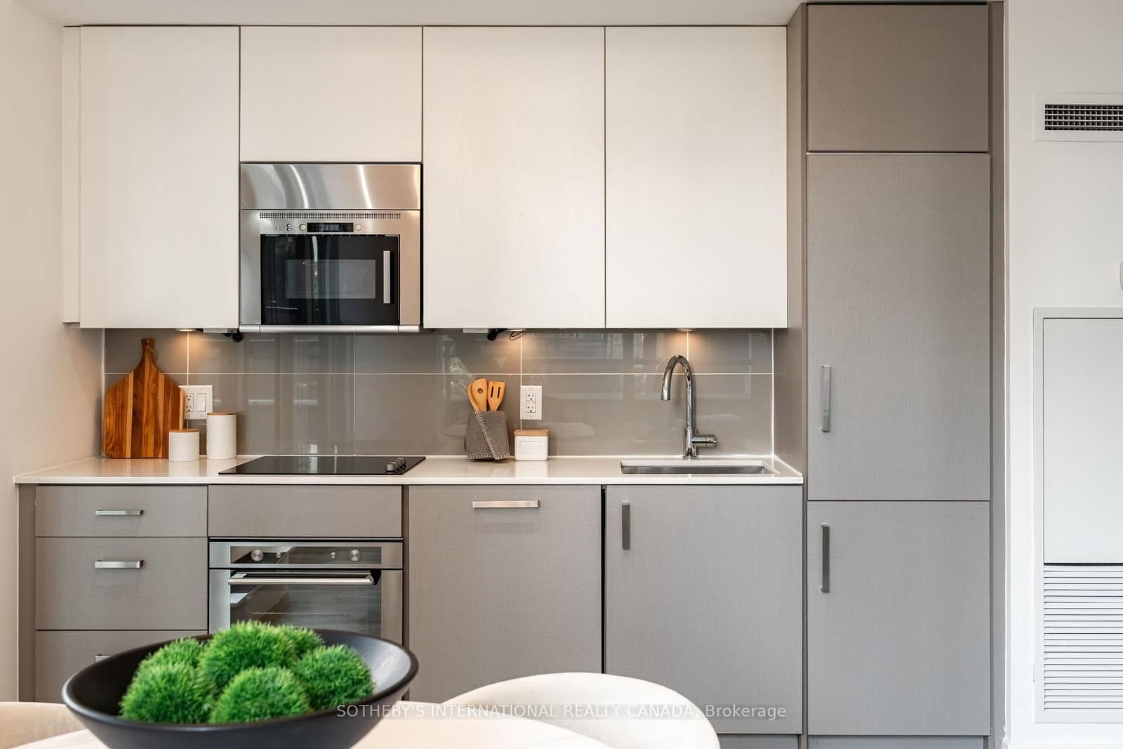 17 Dundonald Street, Unit 302 thumbnail 15
